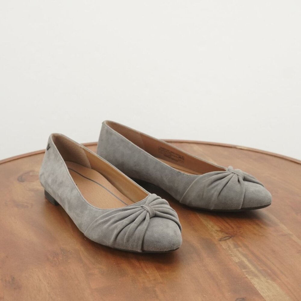 A6-1 Vionic Womens Gramercy Flats Slip On Pointed Toe Gray Suede Size 9